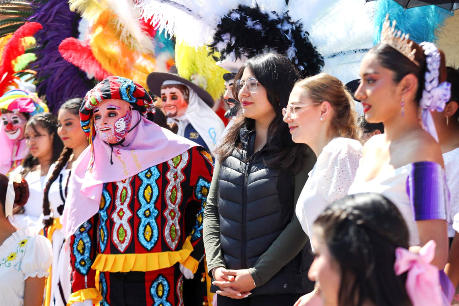 Chiautempan, sede de Mega Sesión de Fotos Carnavalera; reúne a danzantes de diferentes municipios